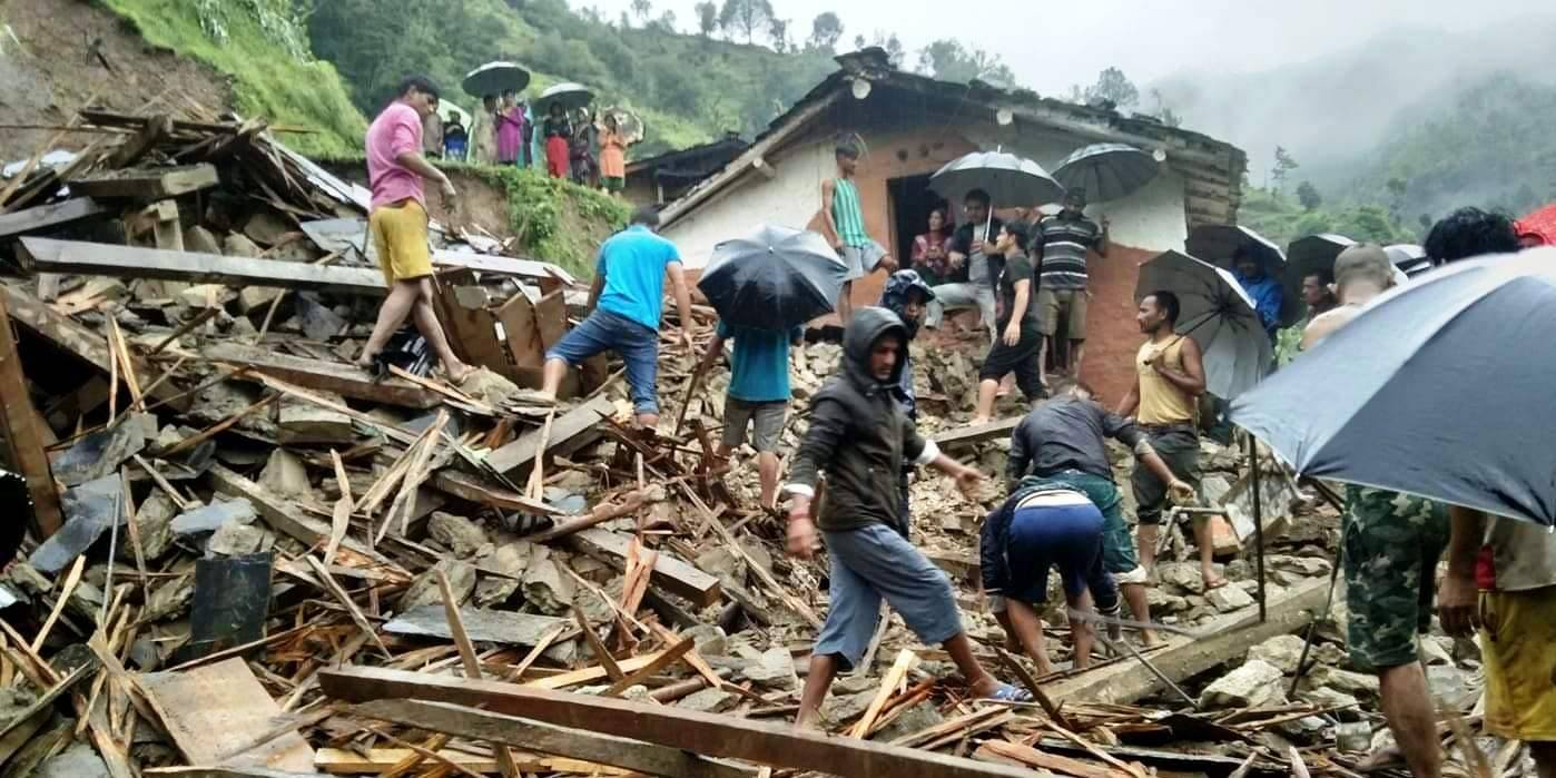 बैतडीमा पहिरोले घर पुरिँदा ४ जना घाइते